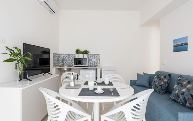 Dioniso Apartment With Balcony by Wonderful Italy