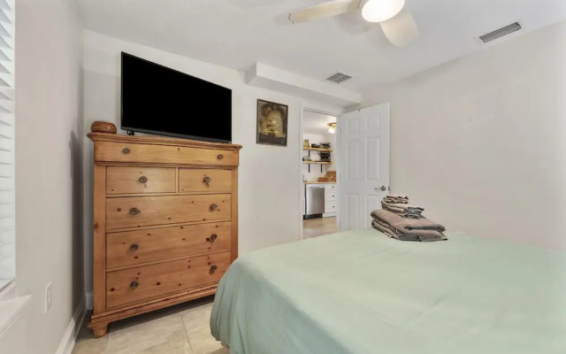 Charming Home in Heart of Downtown Pet Friendly!