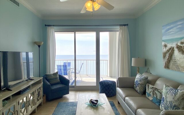 Island Royale Condos by ALBVR