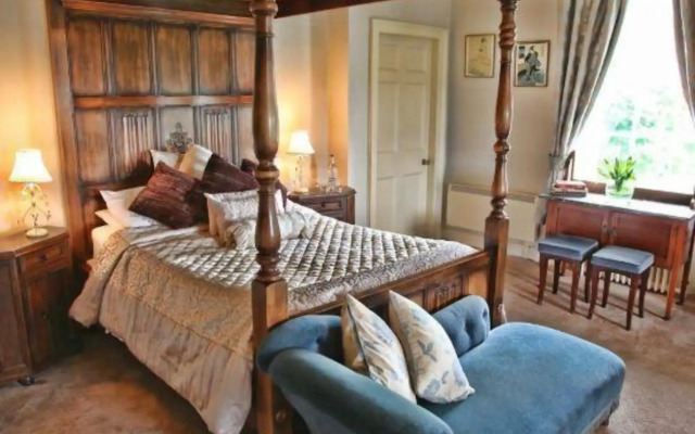 Rowley Manor Hotel