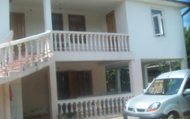 Mari Guest House