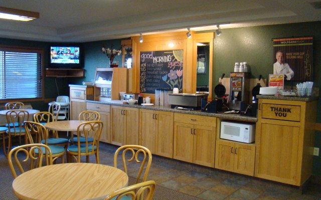 Boarders Inn & Suites by Cobblestone Hotels - Faribault