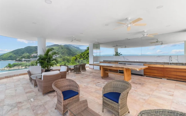 Blue Horizon Luxury Condo