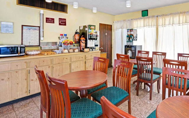 Knights Inn Claremont