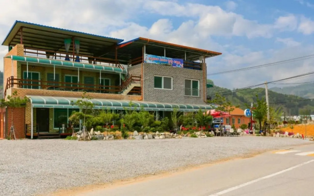 Gapyeong Sagyejeol Pension