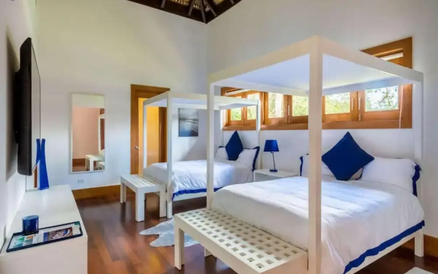Sunny Vacation Villa 65