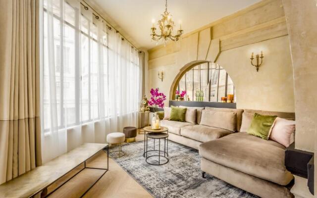 Luxury 6 Bedroom 5 bathroom Palace Apartment - Louvre View