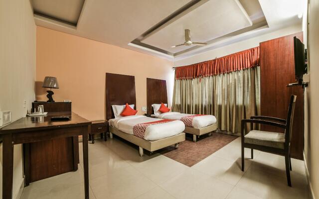 OYO 16061 Hotel Holly Hock