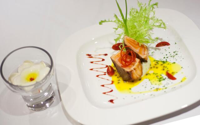 Golden Lotus Luxury Hotel