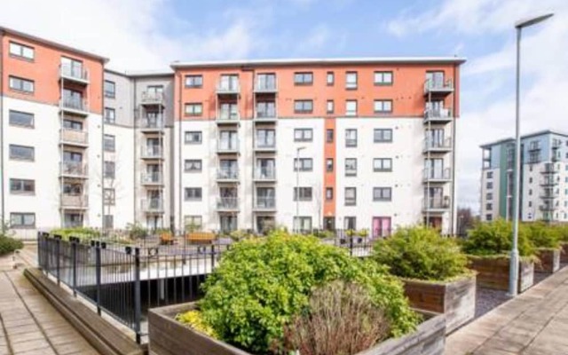Modern 2 Bedroom Property in Stylish Complex