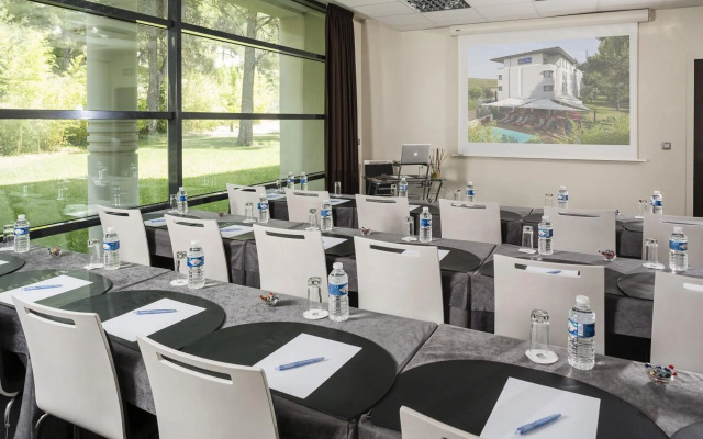 Mercure Aix-en-Provence La Duranne Gare TGV