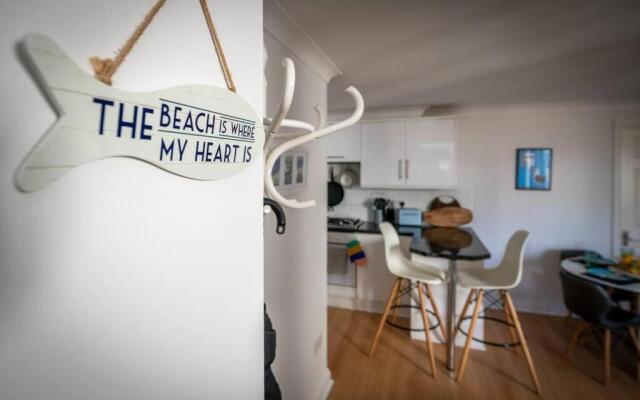 Cosy, nautical 2 bed, 5 mins stroll to Seafront