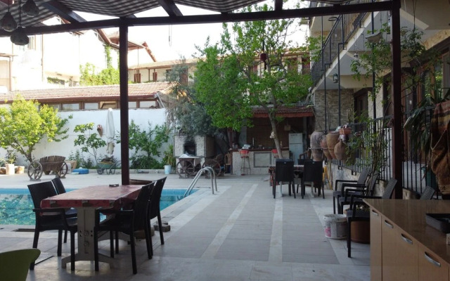 Shah Sultan Ozturk Hotel