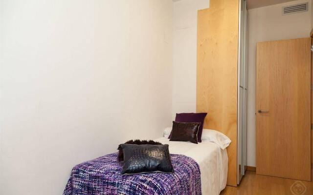 Sagrada Familia Area Pool Apartments