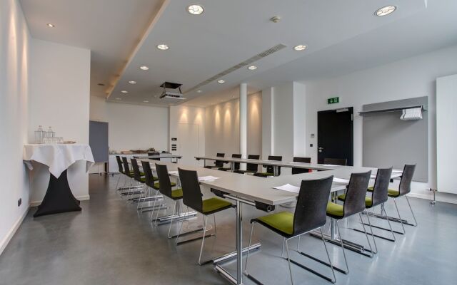 Premier Inn Koeln City Centre Hotel