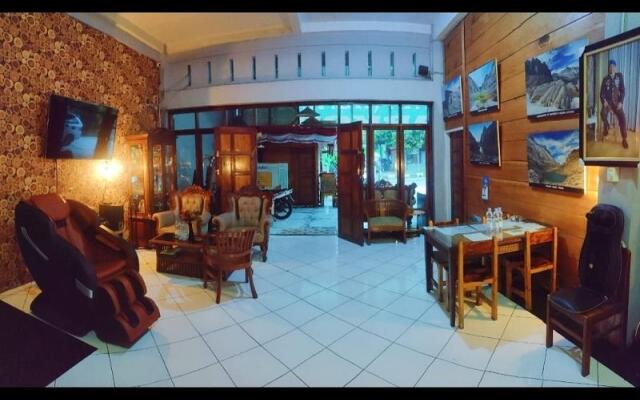 The Carstensz Homestay by ZUZU