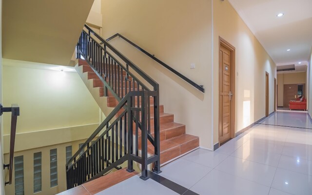 RedDoorz Plus near Syamsudin Noor Airport 3