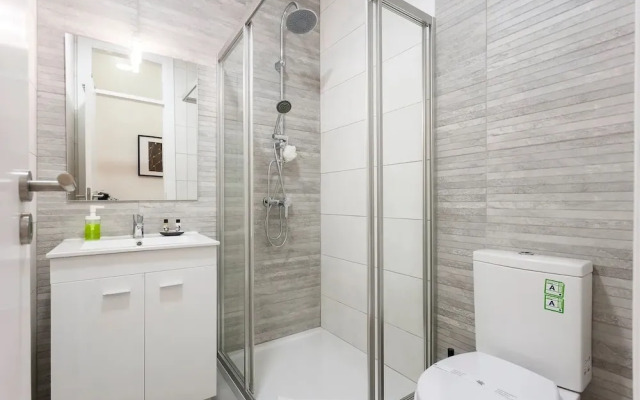 Alfama Spacious 2-Bed Near Feira Da Ladra