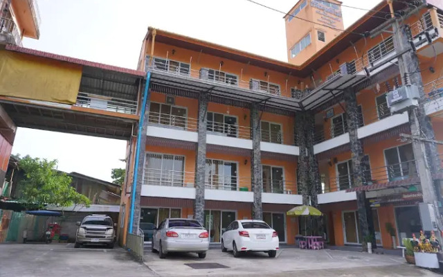 B and B Hotel