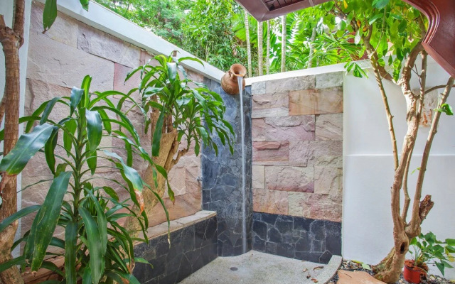 Unique Thai Style 4BR Pool Villa Nikkie