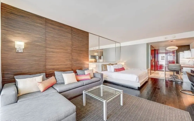 Beautiful Strip-view Balcony Access Studio 31318