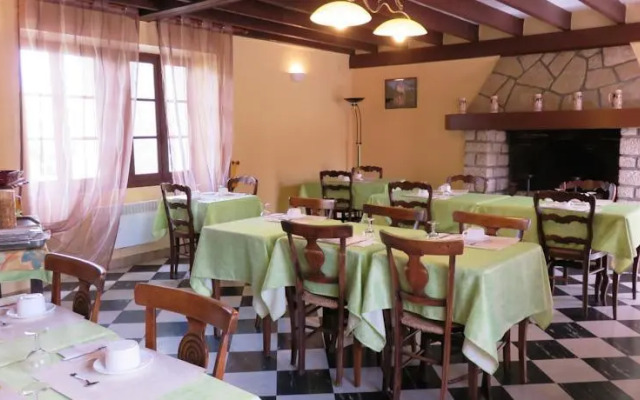 Le Relais Du Pont De Rhodes