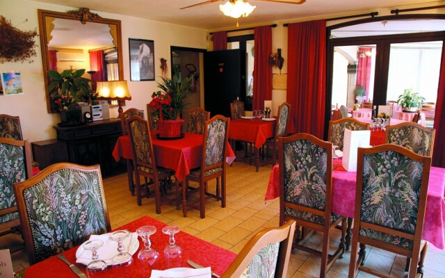 Logis Hôtel Longo Mai