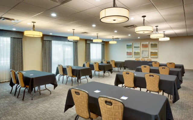 Quality Inn & Suites(.)