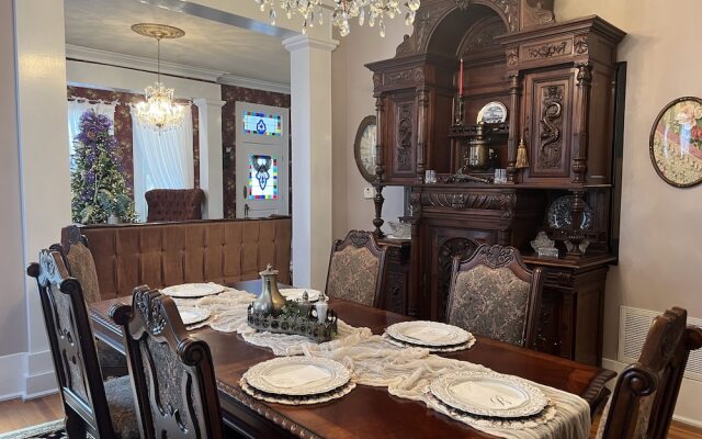 Benefield House Bed & Breakfast