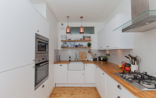 Spacious, Stylish 2BR Flat For 4 in Leith Walk