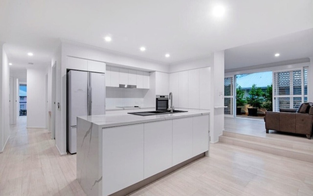 Coastal Luxe - Diamond Beach 168 – Guest Rooms – Gold Coast