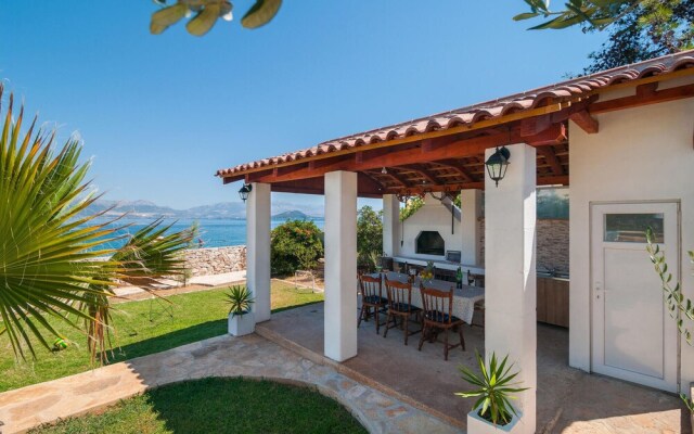 Nice Home in Slatine with Hot Tub, WiFi & 6 Bedrooms