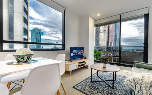 Best view 2BR1BA 40+floor in CBD+ Balcony +wifi