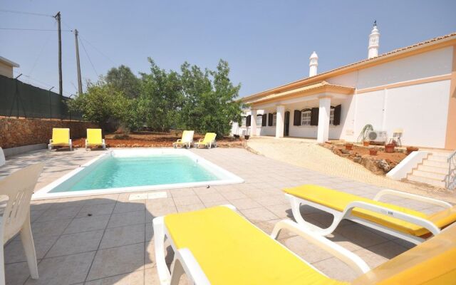 Large Country Villa With Private Pool, Vilamoura