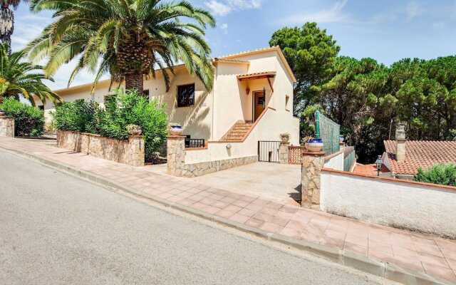 Chic Holiday Home in Playa de Pals With Terrace