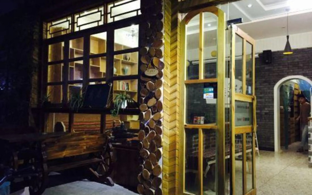 Yangshuo Fenglin Evening Inn (Bus Terminal Opera House Store)