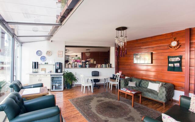 Rose Garden Suites