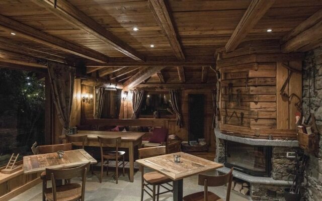 Les Trompeurs Chez Odette