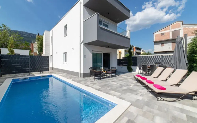 Luxury Kastela Villa With Heated Pool and Lounge Area