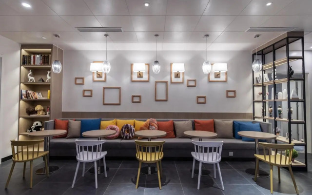 Middle Huaihai Road Homestay