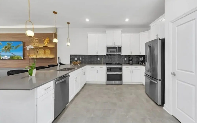 2940 Penel 9 Bedroom Home