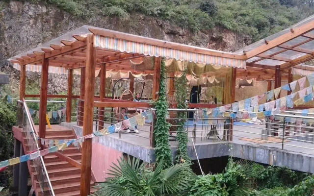 Lugu Lake Confused Years Inn