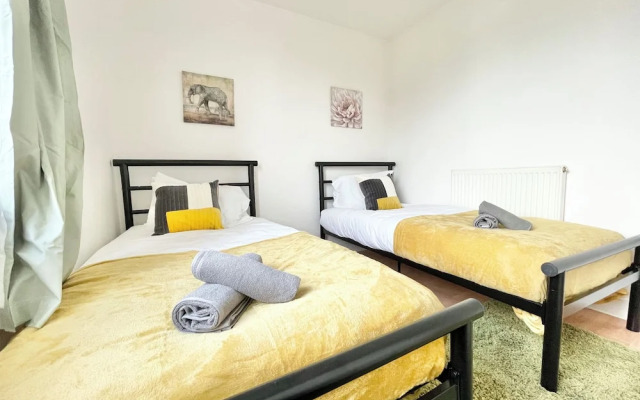 Chic 2-bed Apartment in Southampton With Parking