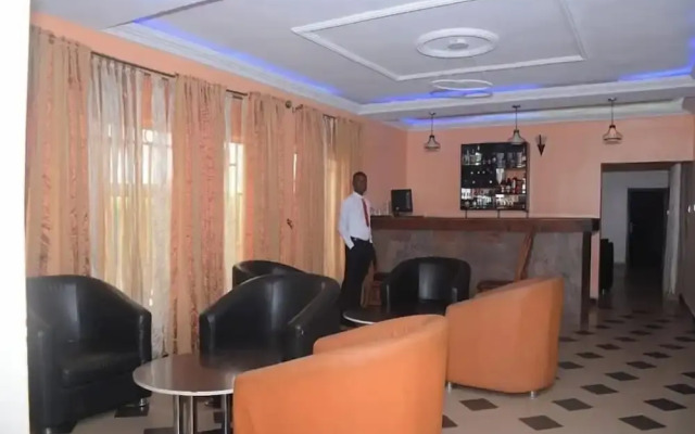 Kim Royal Hotel And Suites