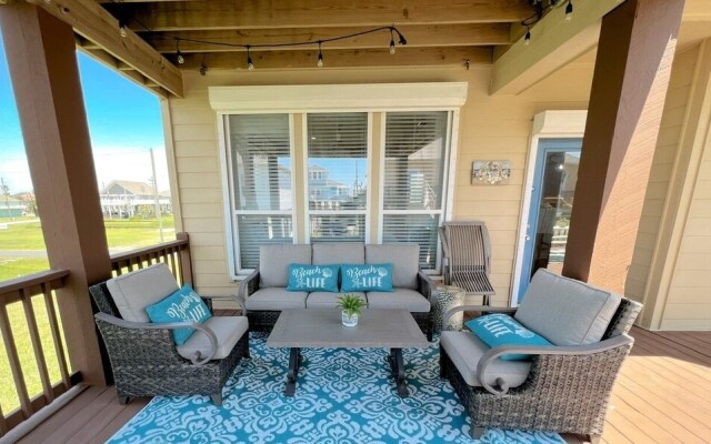 Sea-renity 3 Bedroom Home by Redawning