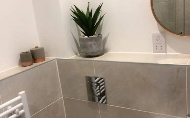 Stylish 2 Bedroom Property With Free Parking