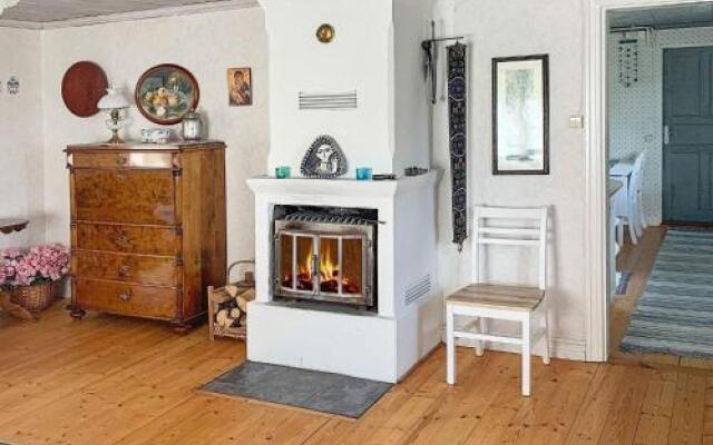 Three-Bedroom Holiday home in Gamleby 2