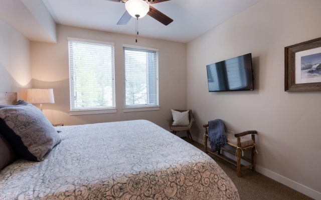 Ski Condo with Mountain and Resort View - Fraser Crossing/Founders Pointe Select-Rated 4457