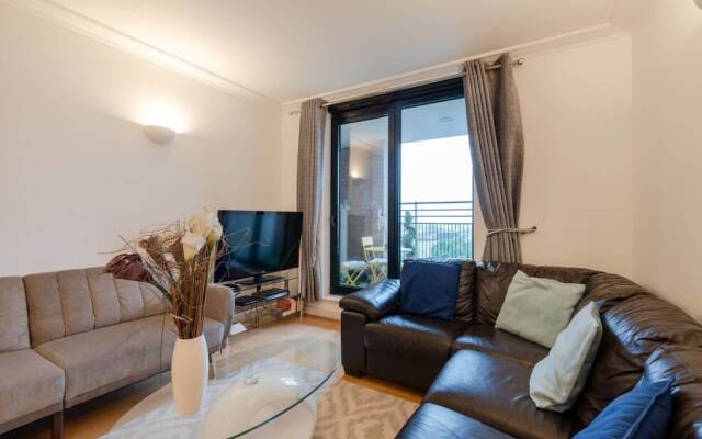 Central 2BR Home in Heart of Kensington, 4 Guests