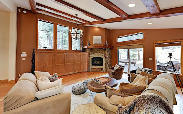 Tahoe Donner Gem - 4 Br Home